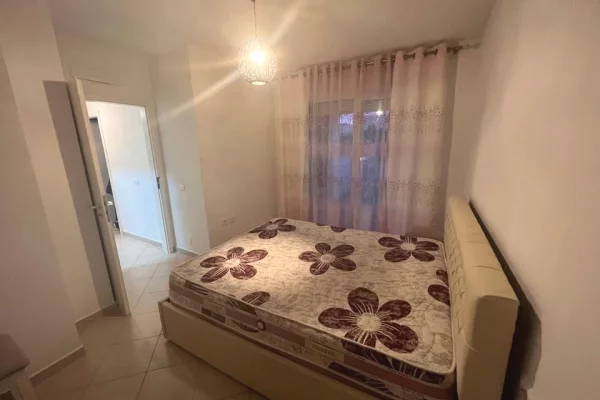 Shtepi me qera Apartament ne Tirane, 2+1, Mobilimi E mobiluar, Pagesa 570  Euro.