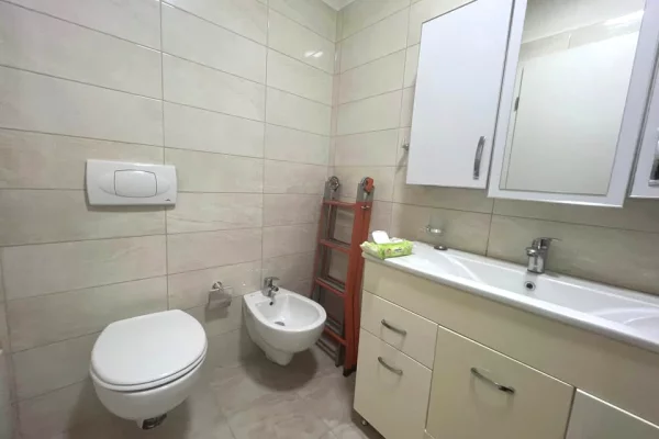 Shtepi me qera Apartament ne Tirane, 2+1, Mobilimi E mobiluar, Pagesa 570  Euro.