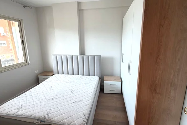 Shtepi me qera Apartament ne Tirane, 2+1, Mobilimi E mobiluar, Pagesa 470  Euro.
