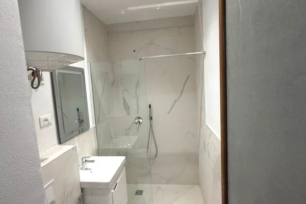 Shtepi me qera Apartament ne Tirane, 2+1, Mobilimi E mobiluar, Pagesa 470  Euro.