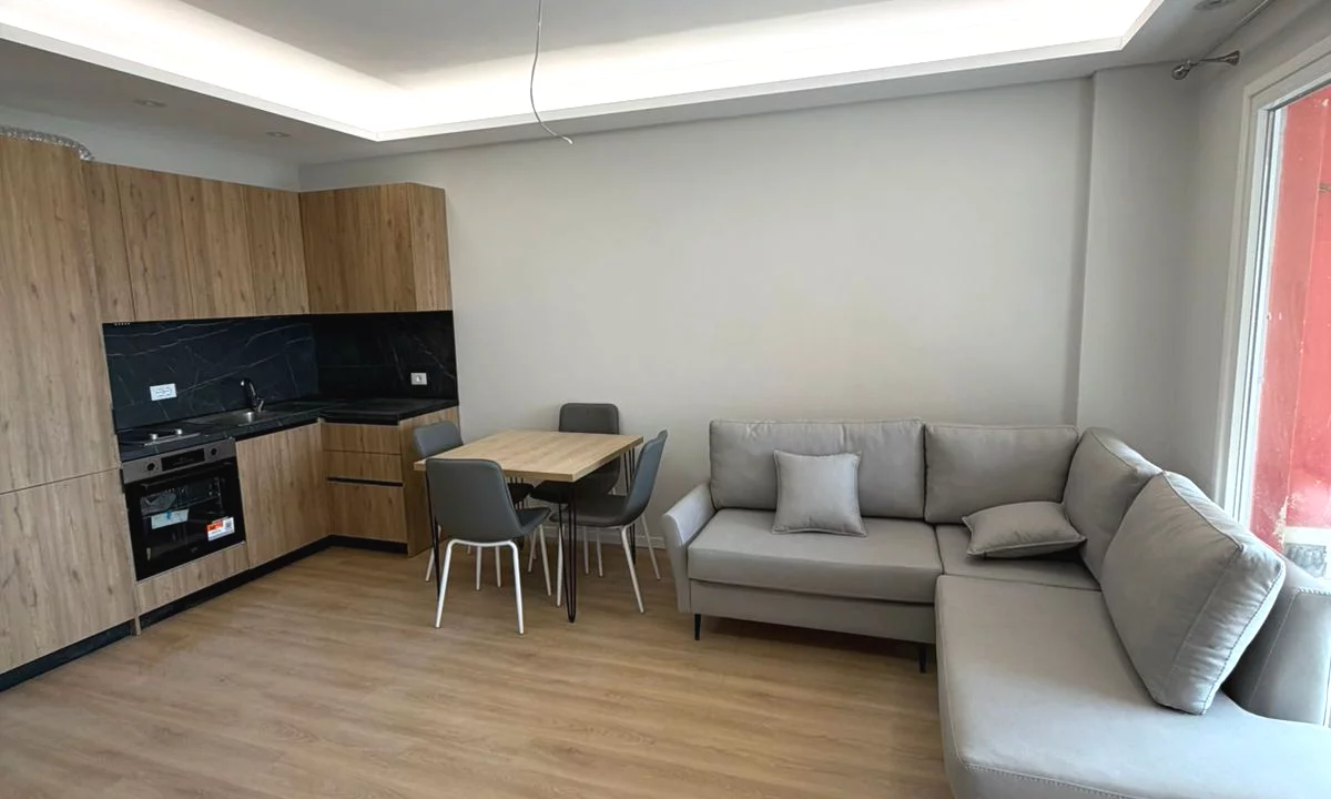 Shtepi me qera Apartament ne Tirane, 2+1, Mobilimi E mobiluar, Pagesa 470  Euro.