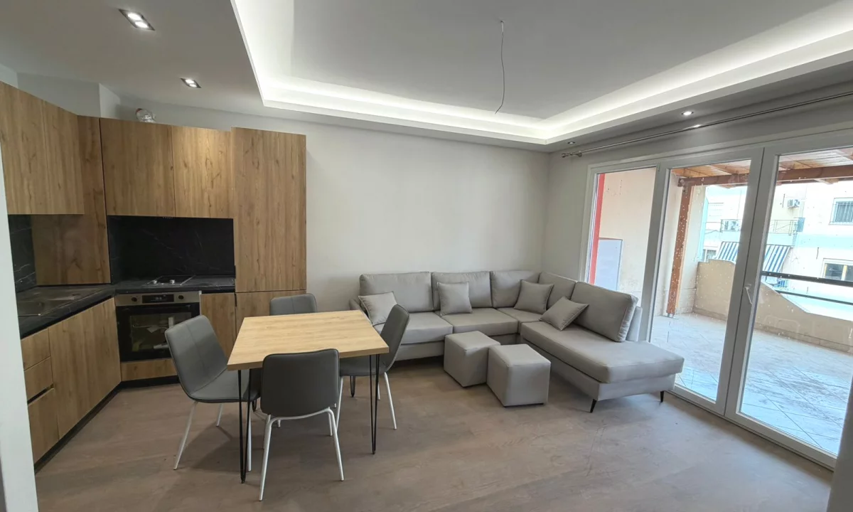 Shtepi me qera Apartament ne Tirane, 2+1, Mobilimi E mobiluar, Pagesa 575  Euro.