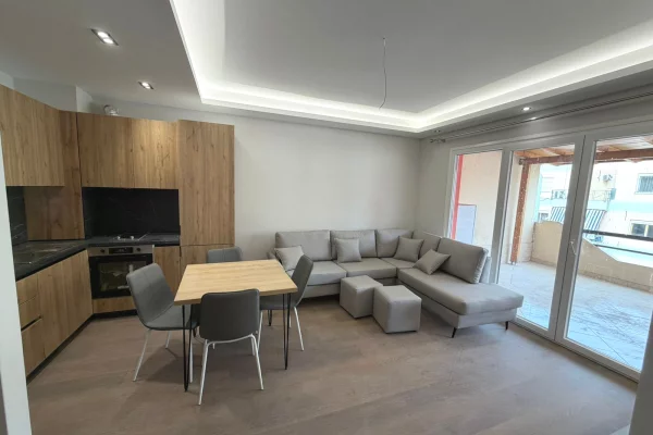 JEPET ME QIRA APRTAMENT 2+1 VILA L ASTIR