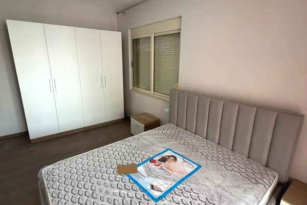 Shtepi me qera Apartament ne Tirane, 2+1, Mobilimi E mobiluar, Pagesa 575  Euro.