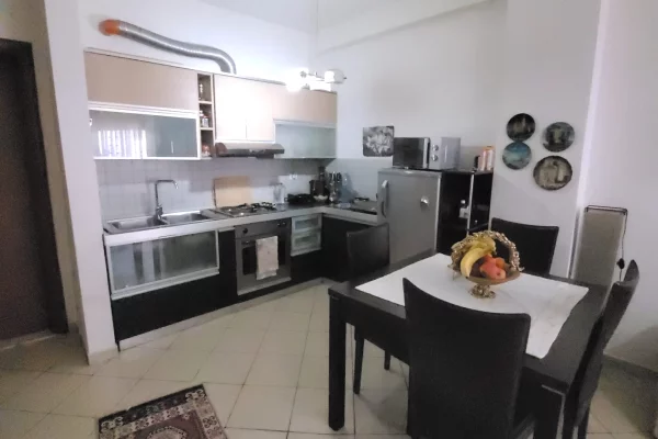Shtepi me qera Apartament ne Tirane, Garsoniere, Mobilimi E mobiluar, Pagesa 400  Euro.
