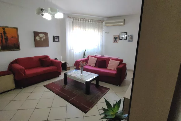 Shtepi me qera Apartament ne Tirane, Garsoniere, Mobilimi E mobiluar, Pagesa 400  Euro.