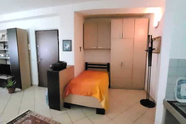 Shtepi me qera Apartament ne Tirane, Garsoniere, Mobilimi E mobiluar, Pagesa 400  Euro.