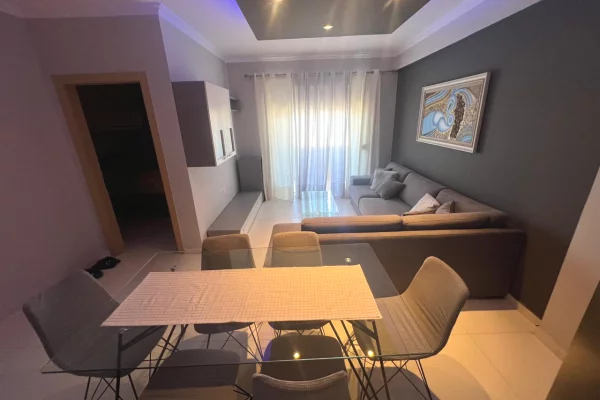 Shtepi me qera Apartament ne Tirane, 3+1, Mobilimi E mobiluar, Pagesa 550  Euro.