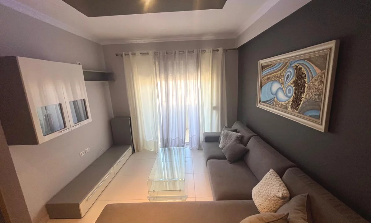 Shtepi me qera Apartament ne Tirane, 3+1, Mobilimi E mobiluar, Pagesa 550  Euro.