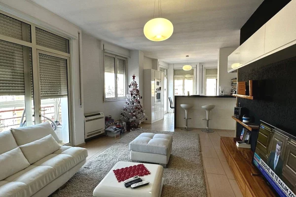 Shtepi ne shitje Apartament ne Tirane, 2+1, Mobilimi E mobiluar, Pagesa 210,000  Euro.