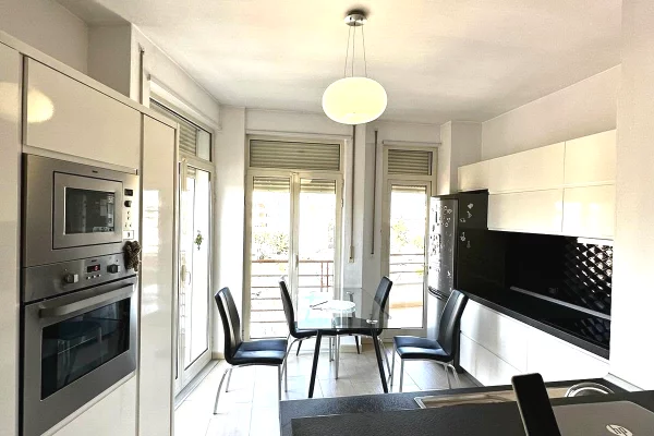 Shtepi ne shitje Apartament ne Tirane, 2+1, Mobilimi E mobiluar, Pagesa 210,000  Euro.