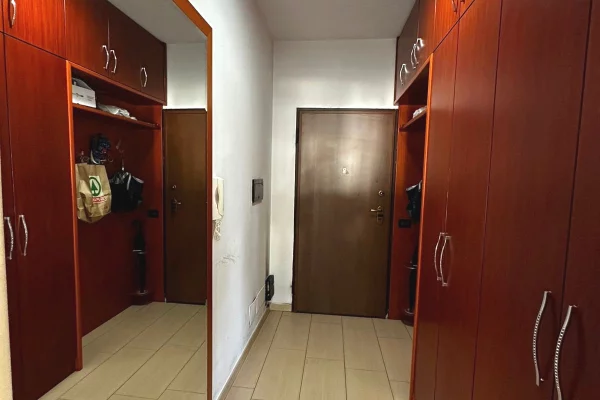Shtepi ne shitje Apartament ne Tirane, 2+1, Mobilimi E mobiluar, Pagesa 210,000  Euro.