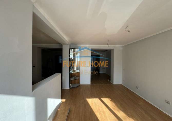 Shitet Ambient Biznesi , Rruga Vaso Pasha, ne Bllok