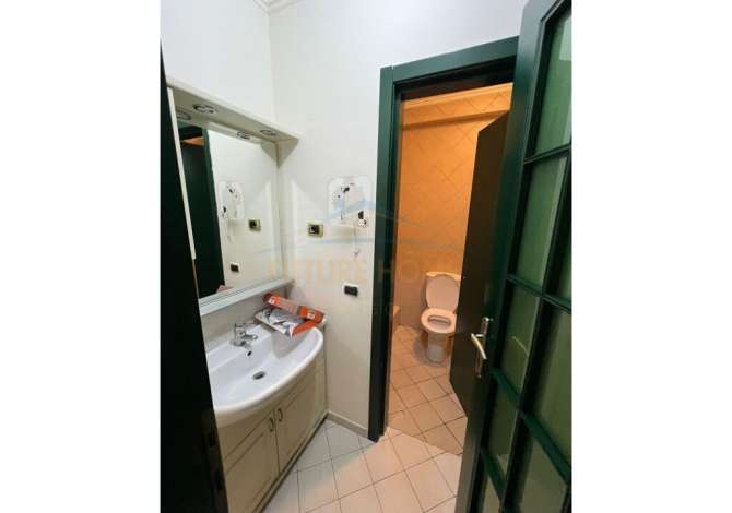 Shitet, Ambient Biznesi, Sheshi Wilson, Blloku