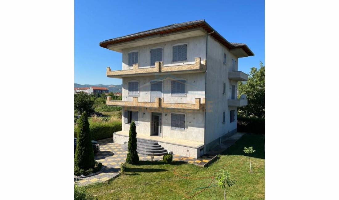 Shtepi ne shitje Vila Luksoze ne Pogradec, 6+1, Mobilimi Pjeserisht e mobiluar, Pagesa 199,000  Euro.