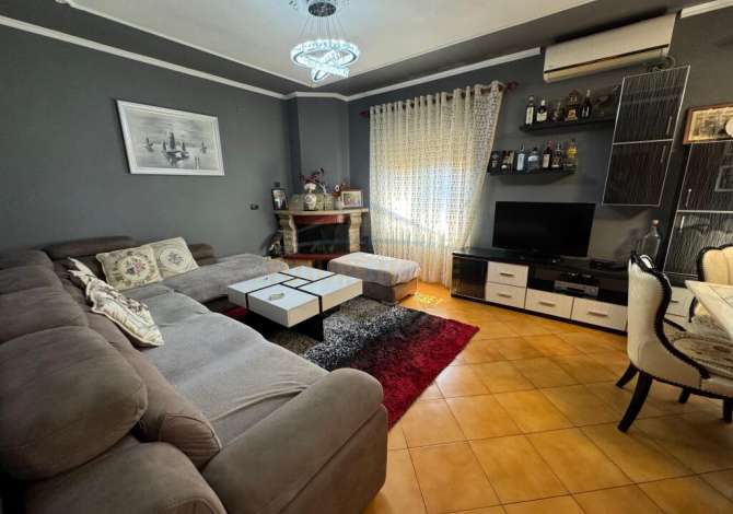 Shtepi ne shitje Vila Luksoze ne Tirane, 7+1, Mobilimi Pjeserisht e mobiluar, Pagesa 400,000  Euro.