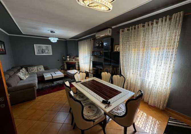 Shtepi ne shitje Vila Luksoze ne Tirane, 7+1, Mobilimi Pjeserisht e mobiluar, Pagesa 400,000  Euro.