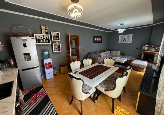 Shtepi ne shitje Vila Luksoze ne Tirane, 7+1, Mobilimi Pjeserisht e mobiluar, Pagesa 400,000  Euro.