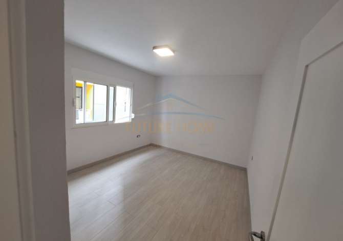 Ambiente Commerciale in Affitto 3+1 a Tirana - 700 Euro