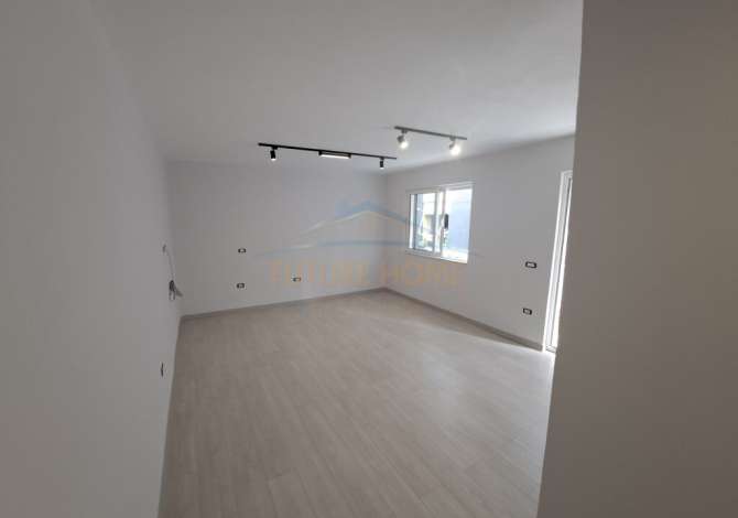 Ambiente Commerciale in Affitto 3+1 a Tirana - 700 Euro