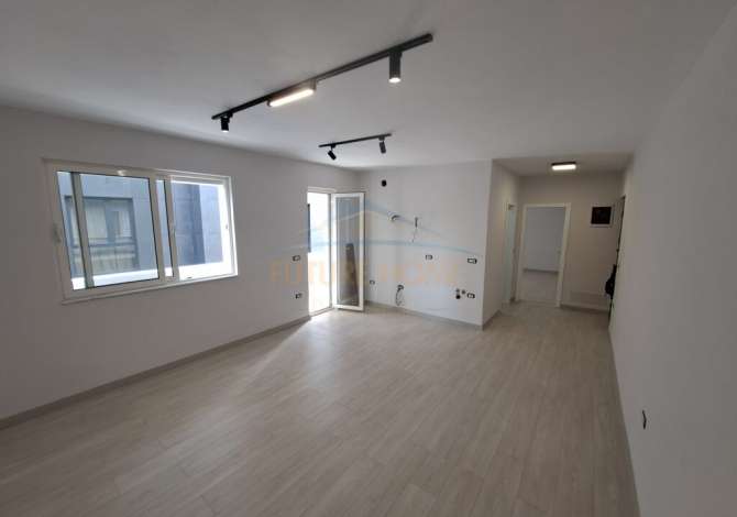 Ambiente Commerciale in Affitto 3+1 a Tirana - 700 Euro