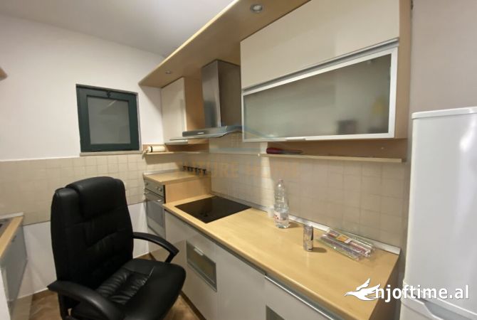 Biznes ne shitje, Qender Estetike, Blloku, Tirane.