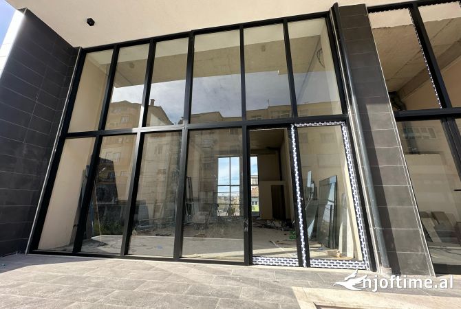 Business Property in Sale 1+1 in Tirana - 246,600 Euro