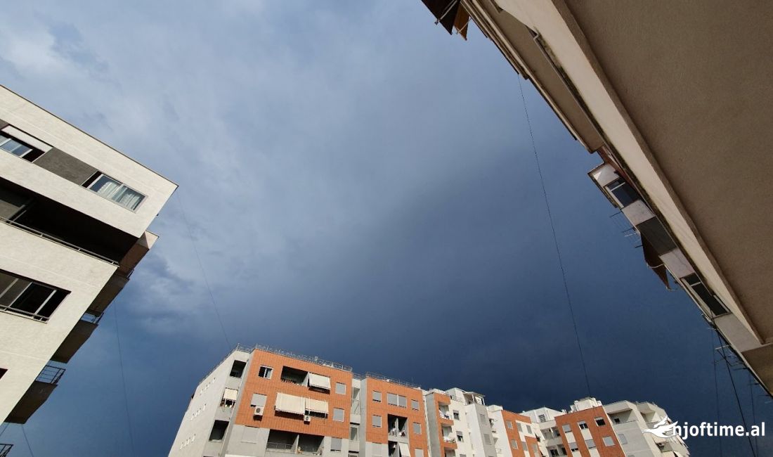 Ambient biznesi per shitje tek Kompleksi Arlis, Unaza e Re.