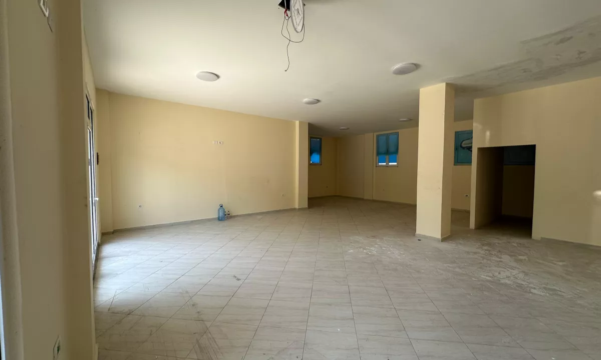  Ambient open space per qira te Komuna e Parisit