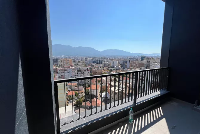 Shtepi ne shitje Penthose(kati i fundit panoramik) ne Tirane, 3+1, Mobilimi E mobiluar, Pagesa 399,000  Euro.