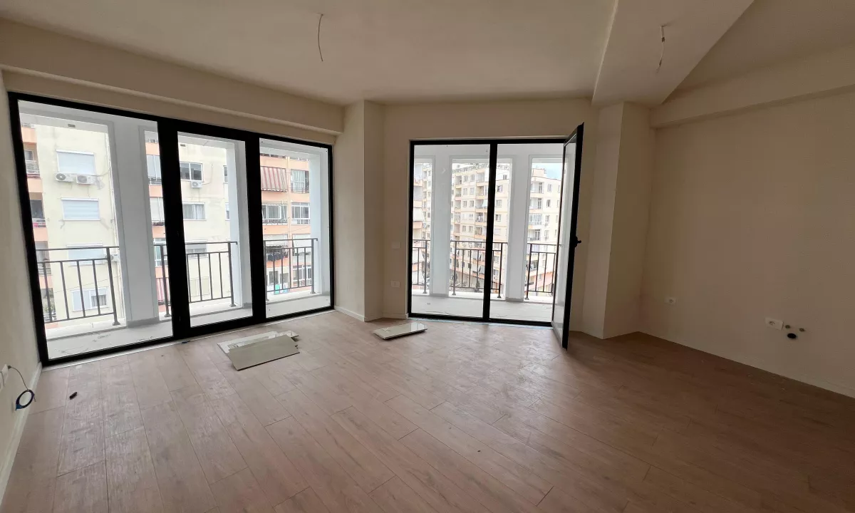Shtepi ne shitje Apartament ne Tirane, 2+1, Mobilimi Bosh, pa mobiluar, Pagesa 159,740  Euro.