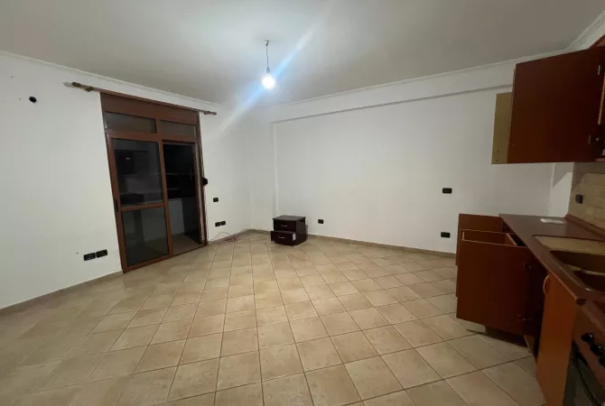 Shitet Apartament 1+1, Ish Ekspozita, Tiranë