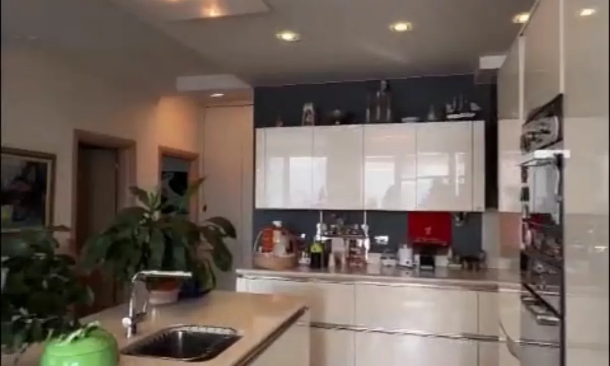 Shtepi ne shitje Apartament ne Tirane, 2+1, Mobilimi E mobiluar, Pagesa 350,000  Euro.