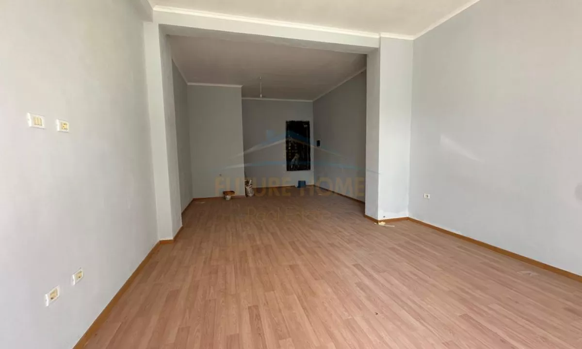 Shitet, Njesi Biznesi, Liqeni i Thate