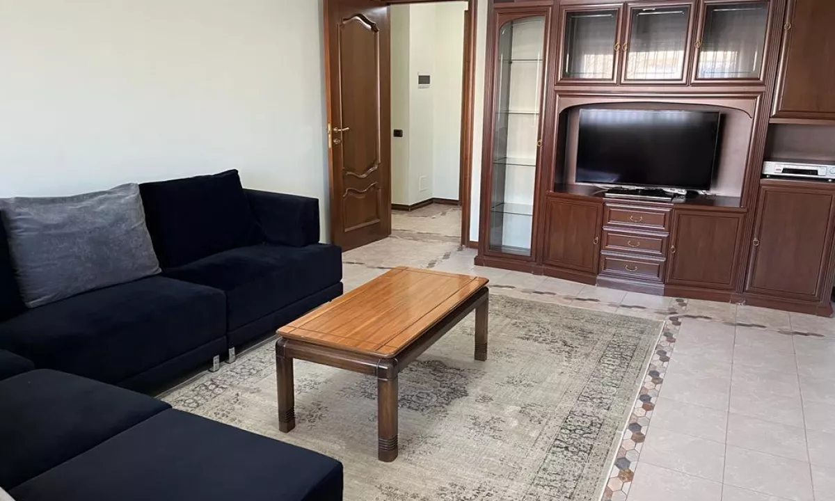 Shtepi ne shitje Apartament ne Tirane, 3+1, Mobilimi E mobiluar, Pagesa 295,000  Euro.