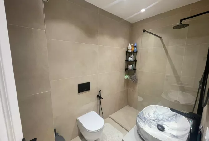 Shtepi ne shitje Apartament ne Tirane, 2+1, Mobilimi E mobiluar, Pagesa 227,000  Euro.