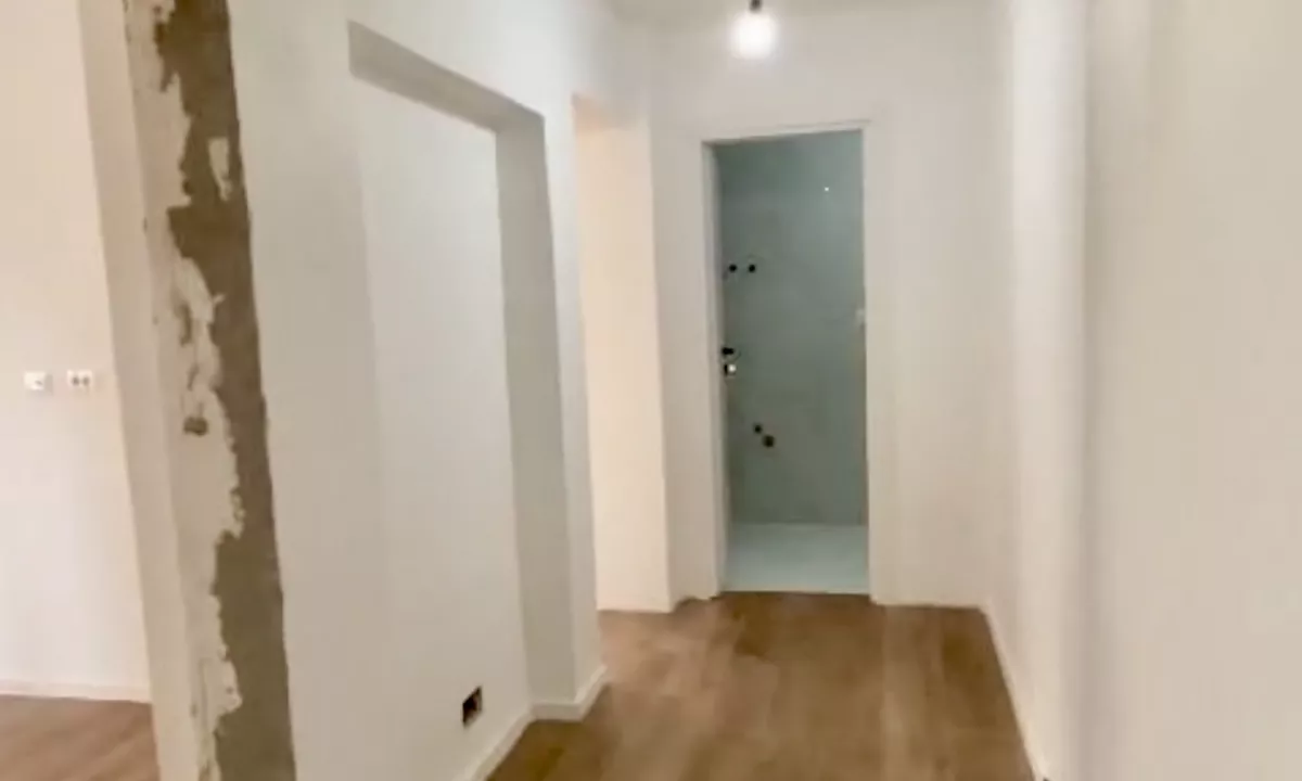 Shtepi ne shitje Apartament ne Tirane, 1+1, Mobilimi Bosh, pa mobiluar, Pagesa 167,000  Euro.