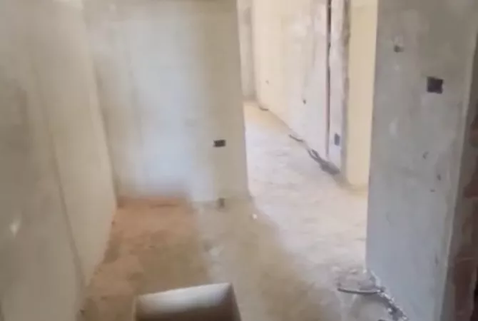 Shtepi ne shitje Apartament ne Tirane, 1+1, Mobilimi Bosh, pa mobiluar, Pagesa 111,000  Euro.