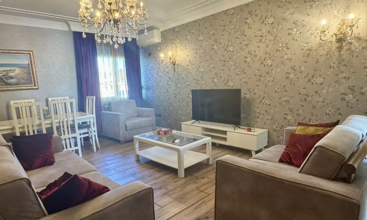 Shtepi ne shitje Apartament ne Tirane, 2+1, Mobilimi E mobiluar, Pagesa 385,000  Euro.
