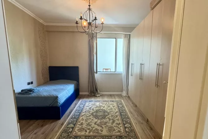 Shtepi ne shitje Apartament ne Tirane, 2+1, Mobilimi E mobiluar, Pagesa 385,000  Euro.