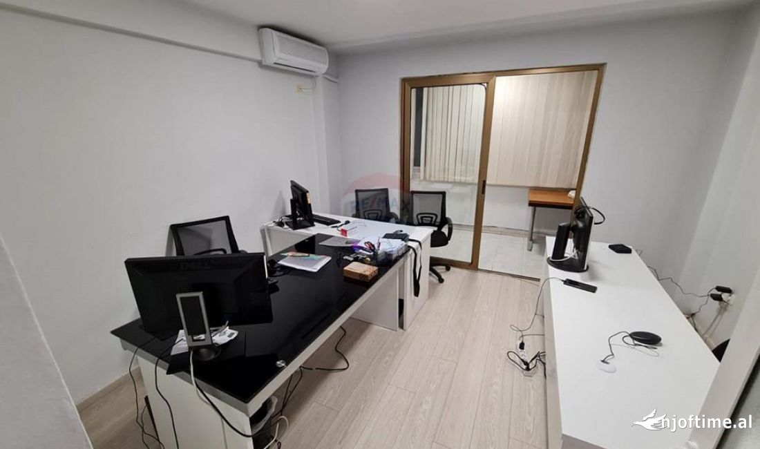 Ambient biznesi me qera, ish blloku