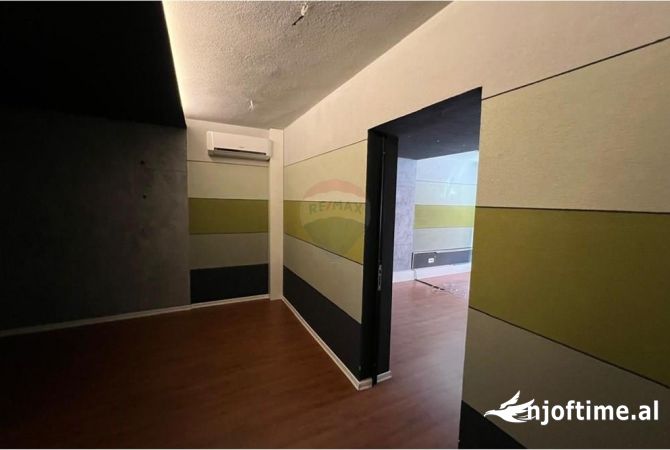 Ambiente Commerciale in Affitto 3+1 a Tirana - 1,100 Euro