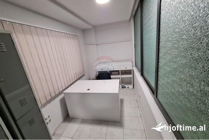 Ambient biznesi me qera, ish blloku