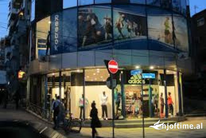 Ambiente Commerciale in Affitto 1+1 a Tirana - 1,500 Euro