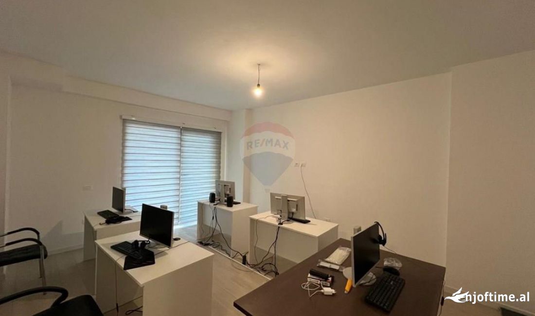 JEPET ZYRE ME QIRA NE MYSLYM SHYR