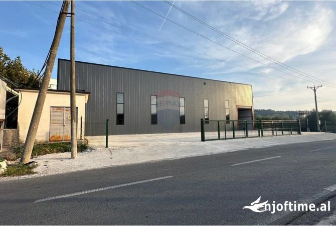 Ambiente Commerciale in Affitto 4+1 a Tirana - 2,000 Euro