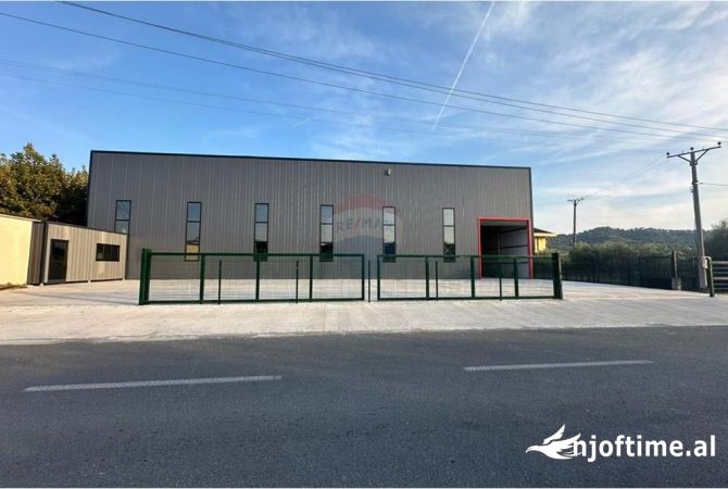 Ambiente Commerciale in Affitto 4+1 a Tirana - 2,000 Euro