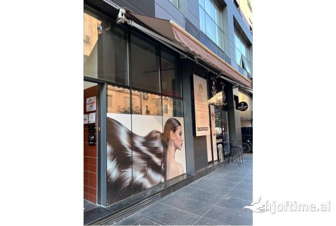 Ambiente Commerciale in Affitto 1+1 a Tirana - 1,400 Euro