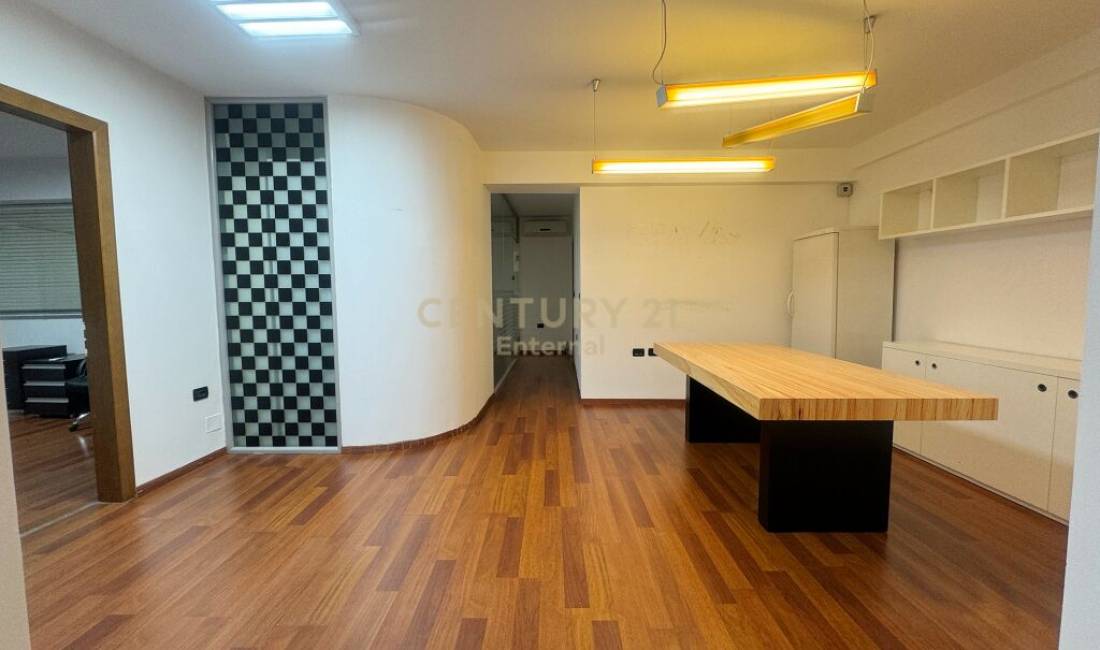 Zyre per qira e mobiluar ne Bllok