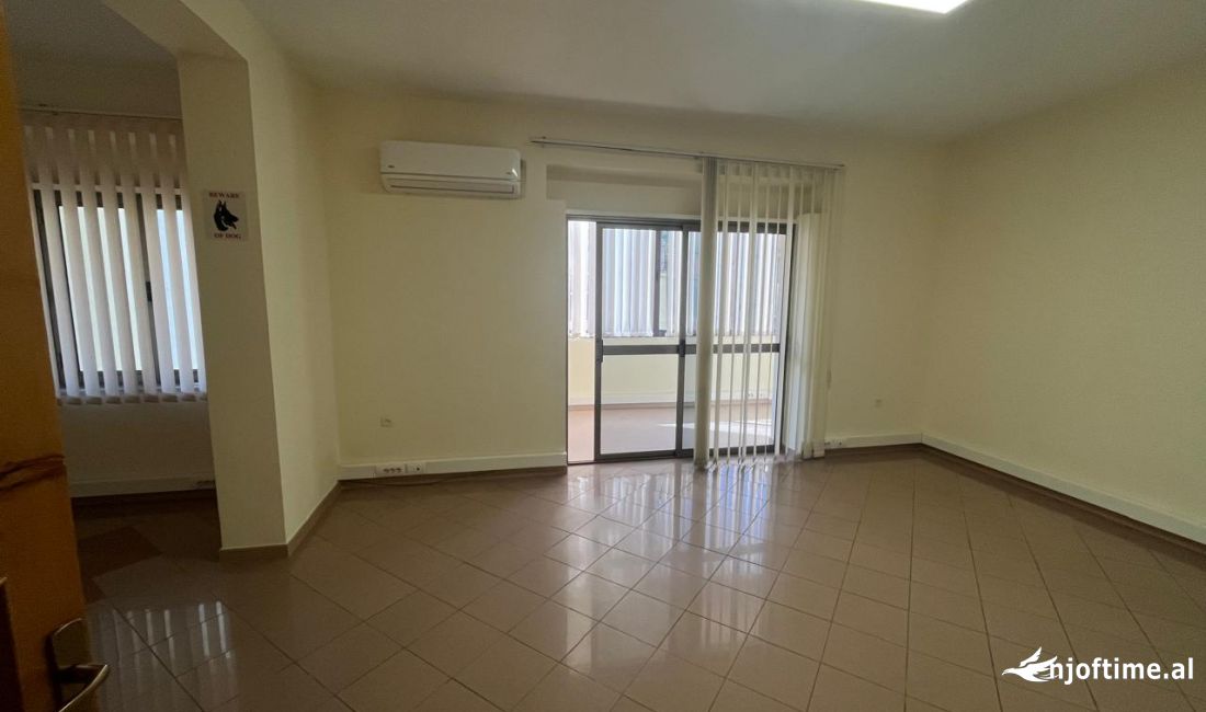 Ambient per zyra me qera, Bllok